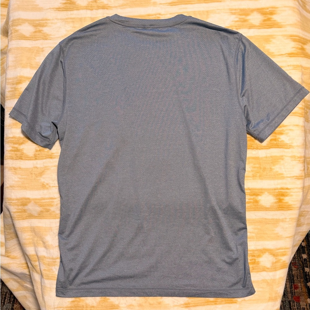 Vuori Shirt Mens Large Blue Gray Performance Pocket Crewneck Short Sleeve Tee - Picture 5 of 5